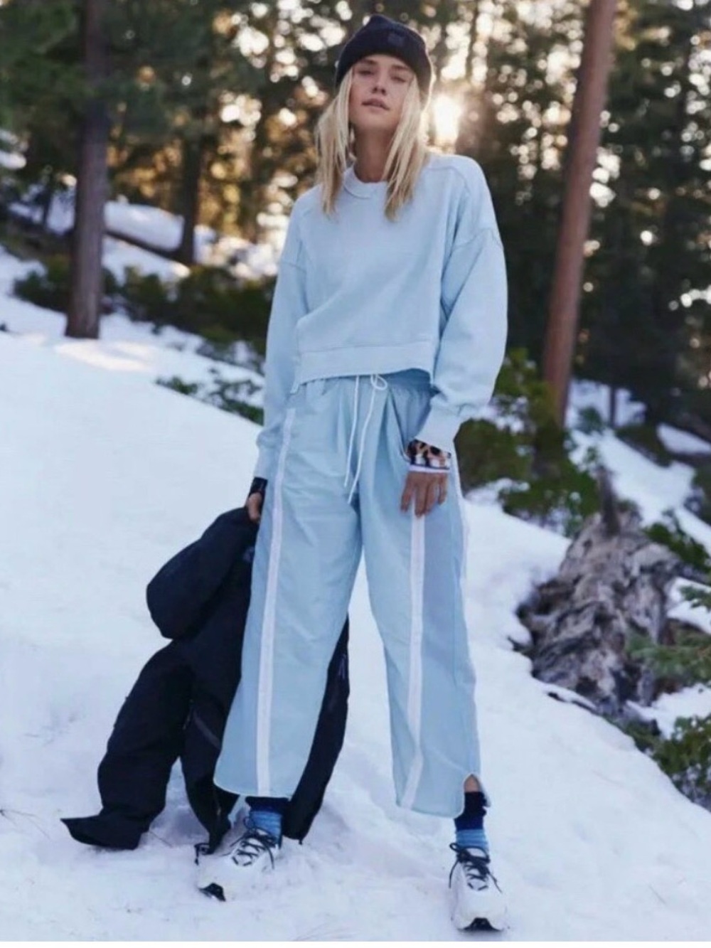 FREE PEOPLE MOVEMENT
The Champ Is Here in Artic Snow
Sz M Light Blue
